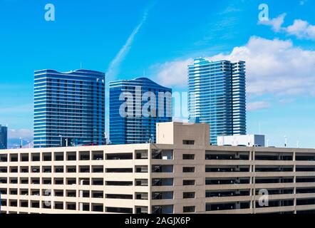 Façade garage multi de niveau et à l'extérieur. Historique haut lieu des bâtiments résidentiels. Banque D'Images