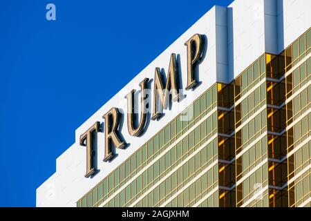 Inscrivez-vous sur Trump Trump International Hotel Golden skyscraper façade d'hôtel de luxe, condominium, et la propriété à temps partagé - Las Vegas, Nevada, USA - Dec Banque D'Images