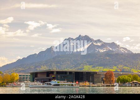 Salle de Concert KKL de Lucerne, en Suisse. Banque D'Images