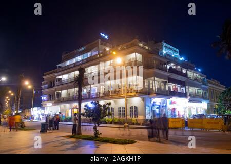 Ajanta Hotel sur la mer est situé sur l'Avenue Goubert (Beach Road) de Pondichéry, Pondicherry, Tamil Nadu, Inde Banque D'Images