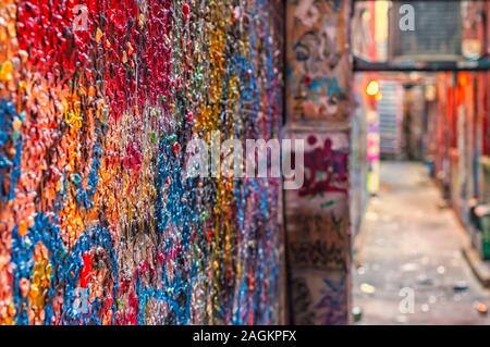 Bubble gums collés sur le mur à tripper's Alley ou allée du poète ou de l'écriture graffiti alley ou bubble gum alley à côté de Michigan theater à Ann Arbor, Michigan. Banque D'Images