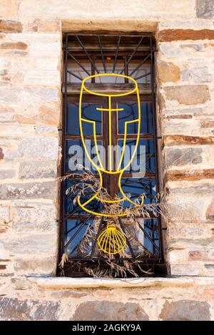Fenêtre en fer forgé calice pèlerins auberge à Villafranca del Bierzo, Espagne. Banque D'Images