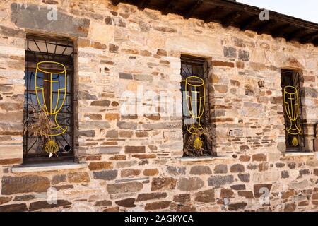 Fer forgé en calice windows pèlerins hostel en Villafranca del Bierzo, Espagne. Banque D'Images