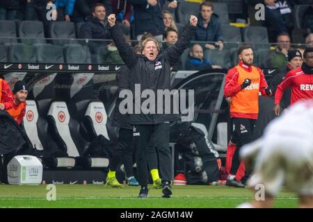 Coach Markus GISDOL (K) cheers après le coup de sifflet final, jubilation, ils applaudissent, ils applaudissent, joie, Cheers, célébrer, jubilation finale, figure d'ensemble, le geste, le geste, le football 1.Bundesliga, 16. Journée, Eintracht Frankfurt (F) - 1. FC Cologne (K) 2 : 4, le 18 décembre 2019 à Francfort / Allemagne. ¬ | conditions dans le monde entier Banque D'Images