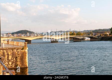 Santa Clara Pont sur la rivière Mondego, Coimbra, Portugal Banque D'Images