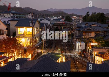 KYOTO, JAPON -23 ème Novembre 2019 : Gare Arashiyama est un arrêt de tramway et le terminus ouest de la ligne Arashiyama Randen qui commence à Shijō-Ōmiya Banque D'Images