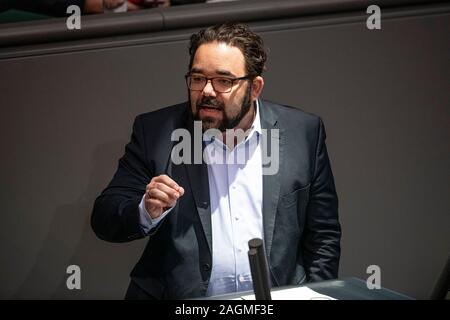 Berlin, Allemagne. 18Th Oct, 2019. Christian Kühn (Bündnis 90/Die Grüne), membre du Bundestag allemand, sur le point 'pénurie de logement et sans-abrisme". Les thèmes de la 138e session de la 19e législature : l'intelligence artificielle, la sécurité dans l'expansion du réseau 5G et une heure d'actualité sur le Forum de Genève sur les réfugiés. Credit : Fabian Sommer/dpa/Alamy Live News Banque D'Images