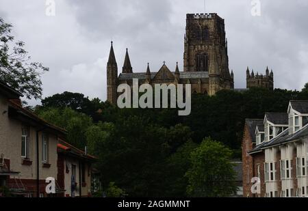 Cathédrale de Durham sur une journée nuageuse Banque D'Images