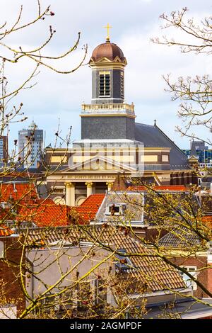 Hartebrugkerk Vue aérienne de l'église au centre-ville de Leiden, Hollande, Pays-Bas Banque D'Images