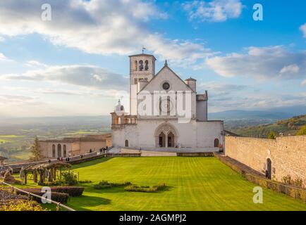 Assise, Ombrie (Italie) - La magnifique ville de pierre médiévale dans la région Ombrie, avec le célèbre sanctuaire saint François, durant les vacances de Noël. Banque D'Images