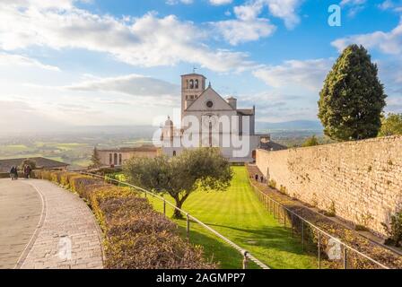 Assise, Ombrie (Italie) - La magnifique ville de pierre médiévale dans la région Ombrie, avec le célèbre sanctuaire saint François, durant les vacances de Noël. Banque D'Images