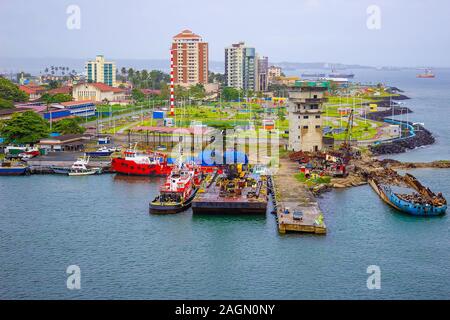 Colon est un port de mer sur la côte de la mer des Caraïbes du Panama. Banque D'Images