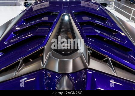 Riga, Lettonie - Avril 12, 2019 : voiture sport de luxe bonnet close-up - image Banque D'Images