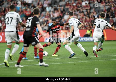 20 décembre 2019 ; Bankwest, Parramatta Stadium, New South Wales, Australie, Australian Football League, un Western Sydney Wanderers contre Western United ; Keanu Baccus de Western Sydney Wanderers pousses à partir de l'entrée de la surface - usage éditorial Banque D'Images