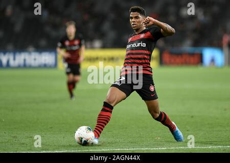 20 décembre 2019 ; Bankwest, Parramatta Stadium, New South Wales, Australie, Australian Football League, un Western Sydney Wanderers contre Western United ; Kwame Yeboah de Western Sydney Wanderers passe le ballon - usage éditorial Banque D'Images