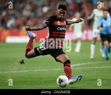 20 décembre 2019 ; Bankwest, Parramatta Stadium, New South Wales, Australie, Australian Football League, un Western Sydney Wanderers contre Western United ; Kwame Yeboah de Western Sydney Wanderers pousses à partir de l'intérieur de la boîte - usage éditorial Banque D'Images