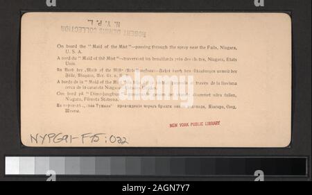 À bord, l'aide de la "mist", en passant par le spray, près des chutes Niagara, USA, Don de Robert Dennis, 1982 et Mme George R. Collins, 1993. Robert Dennis Collection de vues stéréoscopiques. Certaines vues d'auteur par George Barker. Titre conçu par cataloger. Elles sont numérotées 1 à 18, 29, 73-75. Vues des chutes du Niagara Falls, y compris la suspension et ponts cantilever, scènes d'hiver dont la luge, Maid of the Mist, y compris l'avis de passagers dans des vêtements de pluie, railroad en aval des chutes, les touristes l'affichage des chutes. Certaines vues en double. ; à bord, l'aide de la "mist", en passant Banque D'Images