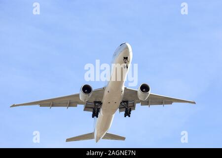 Un avion commercial se prépare à atterrir sur l'aéroport de Los Angeles Banque D'Images