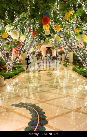 Sculptures florales dans l'atrium du Wynn Hotel and Casino à Las Vegas, Nevada, Etats-Unis Banque D'Images