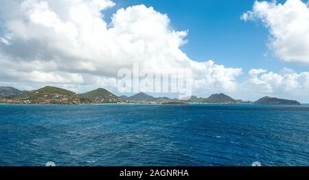 Vue sur la Baie Orientale et de Grand Bay - Philipsburg Sint Maarten ( Saint Martin ) - île tropicale des Caraïbes Banque D'Images