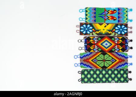 Perles Bracelets Huichol, colle, art faites par tribu Huichol Banque D'Images
