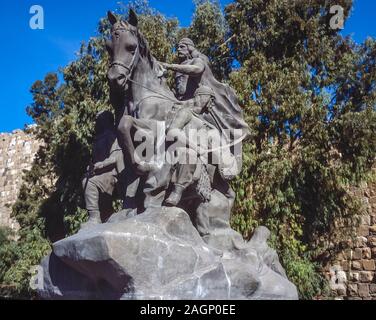 Syrie. Statue et mémorial au commandant arabe du guerrier Saladin, Salah al Din, sur la rue principale menant à la Mosquée surlative Omayyad l'un des bâtiments les plus historiques de Damas Banque D'Images