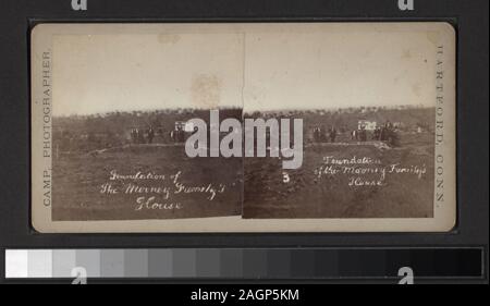Les gens se tenant près de la fondation de la maison de la famille Mooney près de Hartford comprend des vues par différents photographes et éditeurs. Robert Dennis Collection de vues stéréoscopiques. Vues de comté de Hartford, Connecticut : comprend des vues générales de Bristol, une vue de l'église congrégationaliste, homes, y compris l'une des plus anciennes de la ville, et une scierie, tous à Bristol ; une vue d'une bande de recevoir à la Lake Compounce, incendies, des scènes d'hiver y compris une fontaine dans la place, avec les églises et autres bâtiments visible au-delà de New Britain, une inondation dans la région de Skinnerville ; une scène de rue à Terryvil Banque D'Images