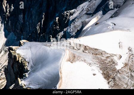 Le Mont Blanc, le toit de l'Europe avec ses 4808 mètres au-dessus du niveau de la mer, est un ensemble de sommets. Donnant sur la mer d'​​Ice les Grandes Jorasses, le Banque D'Images