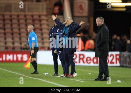 MIDDLESBROUGH, ANGLETERRE - 20 décembre Leo Percovitch le 1er au cours de l'entraîneur de l'équipe de Middlesbrough le ciel parier match de championnat entre Middlesbrough et Stoke City au stade Riverside, Middlesbrough le vendredi 20 décembre 2019. (Crédit : Mark Fletcher | MI News) photographie peut uniquement être utilisé pour les journaux et/ou magazines fins éditoriales, licence requise pour l'usage commercial Crédit : MI News & Sport /Alamy Live News Banque D'Images
