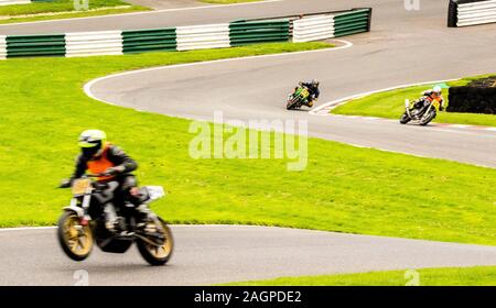 Course de Motos autour de la célèbre voie à Cadwell Park, en Angleterre, UK. Banque D'Images