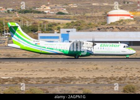 Teneriffa, Espagne– août 2017 : avion Binter ATR à Teneriffa (TFS) Banque D'Images