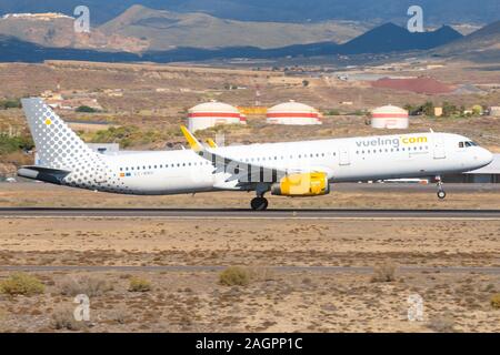 Tenerife, Espagne - 23 novembre 2019 : Vueling A320 à l'aéroport de Tenerife Sud. Banque D'Images