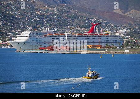 Inspiration Carnival Cruise ship in port d'Ensenada, Baja California, Mexique. Banque D'Images