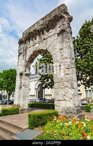 France, Savoie, Aix-les-Bains, Place Maurice Mollard, Arc de Campanus, funéraire romain du 1er siècle circa arch Banque D'Images