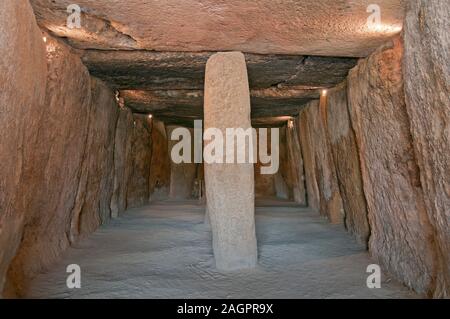 Dolmen - Cueva de Menga, Antequera, la province de Malaga, Andalousie, Espagne, Europe. Banque D'Images