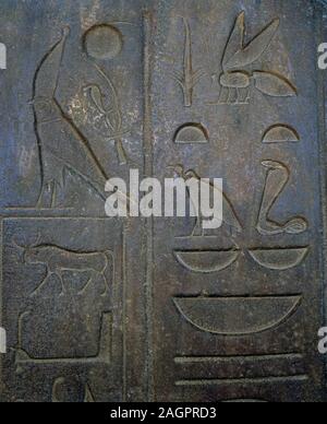 Hiéroglyphes, Ruines de Memphis, l'Égypte, l'Afrique. Banque D'Images