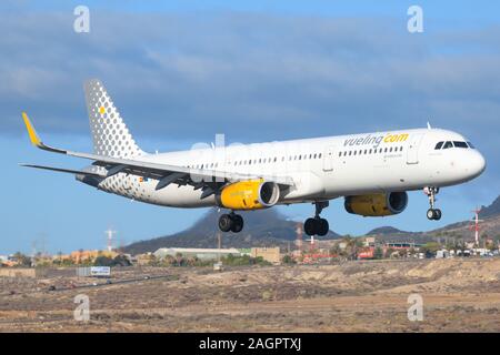 Tenerife, Espagne - 23 novembre 2019 : Vueling A320 à l'aéroport de Tenerife Sud. Banque D'Images