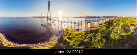 Pont vu de suspension Russkiy Russkiy island à Vladivostok, Russie Banque D'Images