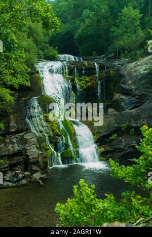 Rivière chauve tombe dans la région de Tellico Cherokee National Forest au Tennessee Banque D'Images