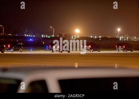 Palm Beach, Floride, USA. 20 Décembre, 2019. Le président américain, Donald Trump, Première Dame Melania Trump, fils Barron Trump fille Ivanka Trump et Melania TrumpÕs parents Viktor et Amalija Knavs tous arriver à l'Aéroport International de Palm Beach à West Palm Beach pour les vacances de Noël au Mar-a-Lago Estate après Trump défense Projet de loi qui crée l'espace de travail et étend le congé parental le 20 décembre 2019 le 20 décembre 2019 à West Palm Beach, en Floride. Personnes : Atmosphère tempêtes Crédit : Media Group/Alamy Live News Banque D'Images