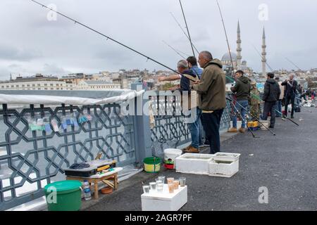 Istanbul, Turquie - Octobre-5.2019 : pont de Galata à Istanbul, premier pont à cet endroit a été construit il y a 165 ans et la cinquième pont actuel a été Banque D'Images