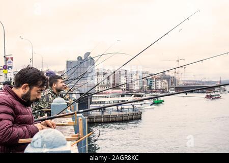 Istanbul, Turquie - Octobre-5.2019 : pont de Galata à Istanbul, premier pont à cet endroit a été construit il y a 165 ans et la cinquième pont actuel a été Banque D'Images