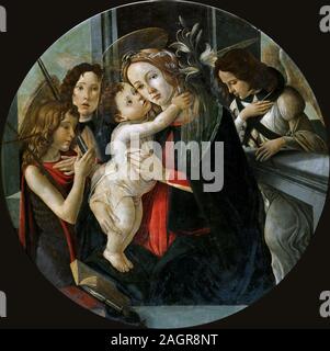 La Vierge et l'enfant avec Saint Jean et deux anges. Musée : Palazzo Pitti, Florence. Auteur : Sandro Botticelli. Banque D'Images