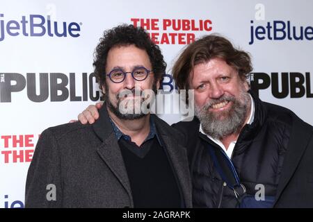 Party d'ouverture d'une salle lumineuse appelée journée au théâtre public. Avec : Tony Kushner, Oskar Eustis Où : New York, New York, United States Quand : 20 Nov 2019 Crédit : Joseph Marzullo/WENN.com Banque D'Images