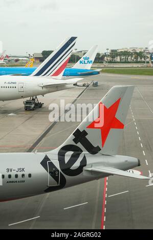 06.12.2019, Singapour, République de Singapour, en Asie - Deux avions de passagers d'Air France et KLM Park à l'aéroport de Changi. Banque D'Images