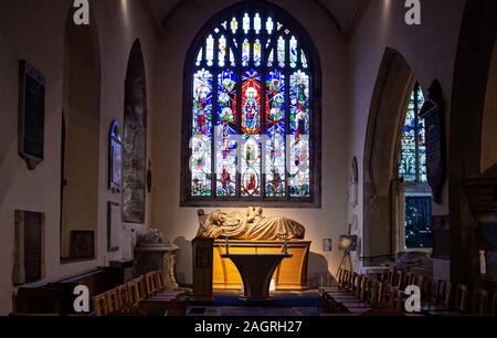 La chapelle de Lewis, avec la Jesse fenêtre et le Jesse figure, à St Mary's Priory Church, Abergavenny, Monmouthshire. Banque D'Images