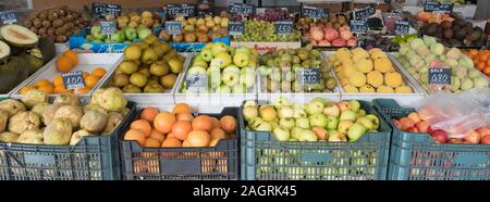 PONTEVEDRA, ESPAGNE - 04 octobre, 2019 : les fruits et légumes du marché local en Espagne Banque D'Images
