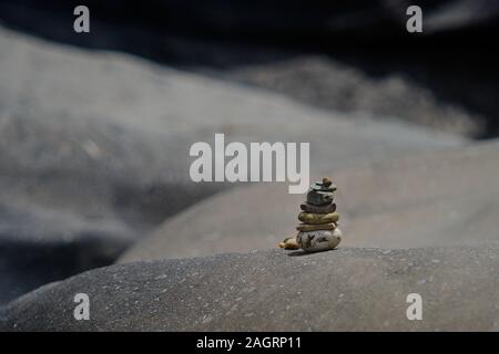 Mise au point sélective de différents types de piles de roches les uns les autres Banque D'Images