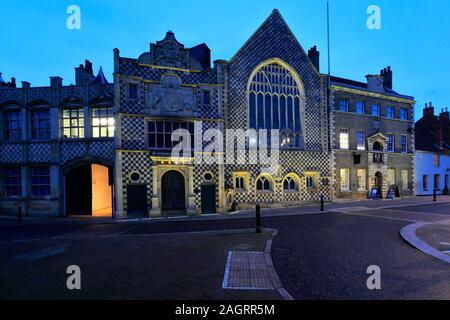 L'extérieur de l'hôtel de ville et la Trinity Guildhall, Kings Lynn, Norfolk, England, UK Banque D'Images