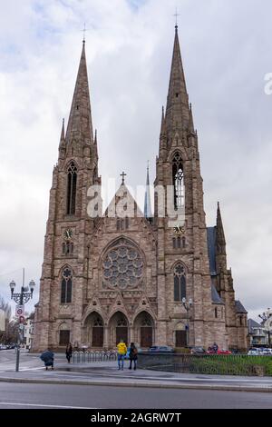 Strasbourg, Bas-Rhin / France - 14. Décembre, 2019 : vue de l'église de Saint Paul de Strasbourg lors d'une fraîche journée d'hiver Banque D'Images